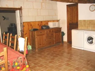 Dom wakacyjny La Maison Tournesol - 3 Bedroom House With Large Garden Near Saumur