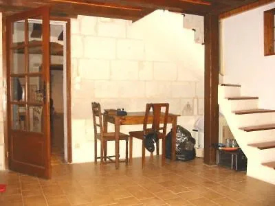 Dom wakacyjny La Maison Tournesol - 3 Bedroom House With Large Garden Near Saumur Saint-Martin-de-la-Place