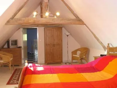 La Maison Tournesol - 3 Bedroom House With Large Garden Near Saumur Dom wakacyjny
