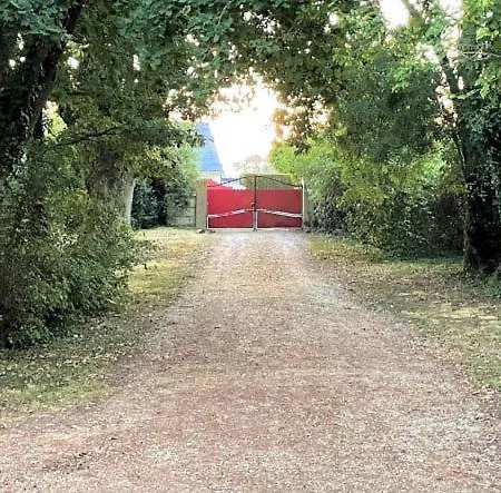 펜션 La Maison Tournesol - 3 Bedroom House With Large Garden Near Saumur *